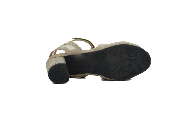 L'AMOUR DES PIEDS Mahiya