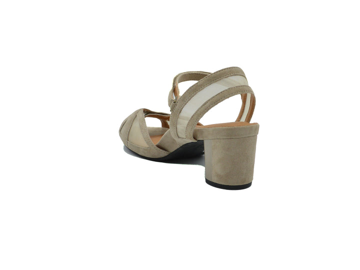 L'AMOUR DES PIEDS Mahiya